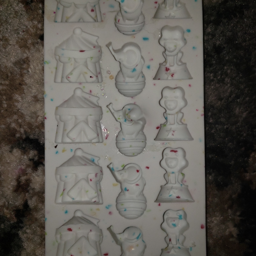 Resin earring comissions!